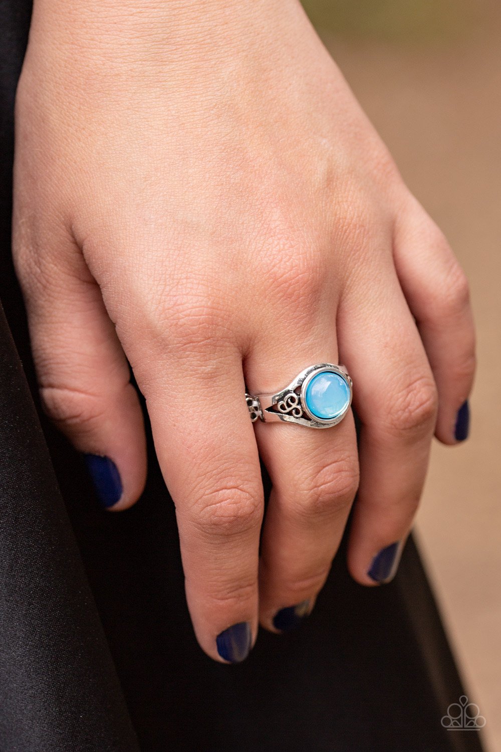 It Just Goes to GLOW-blue-Paparazzi ring