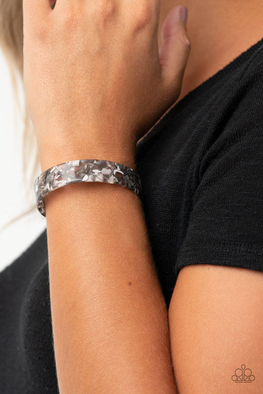 It's Getting HAUTE In Here - black - Paparazzi bracelet