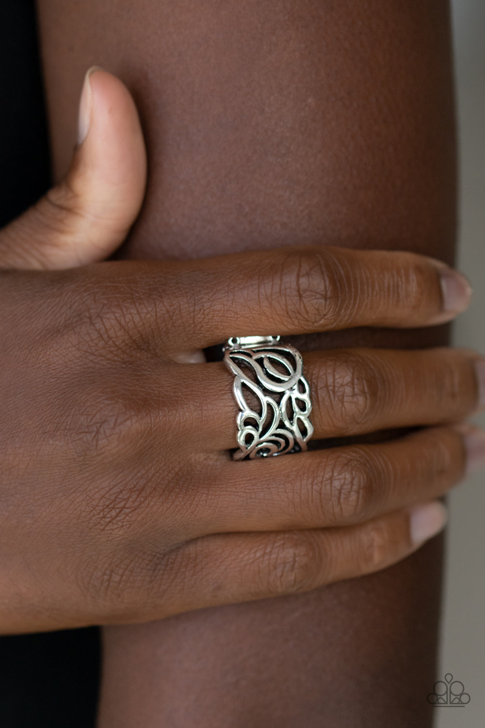Ivy Leaguer - silver - Paparazzi ring