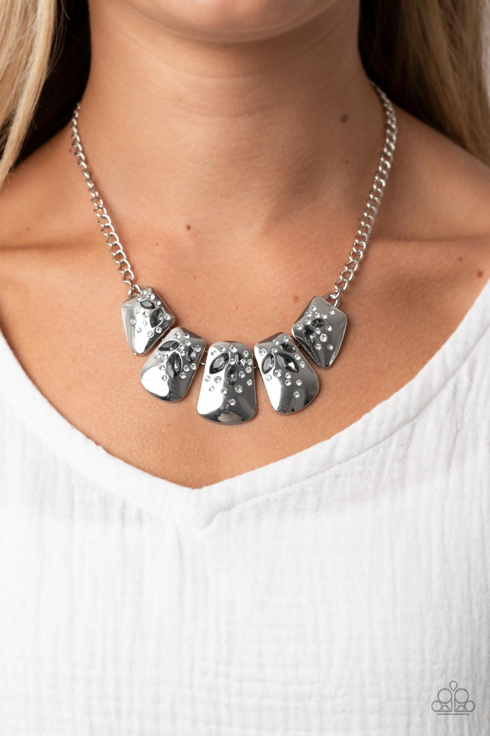 Jubilee Jingle - silver - Paparazzi necklace