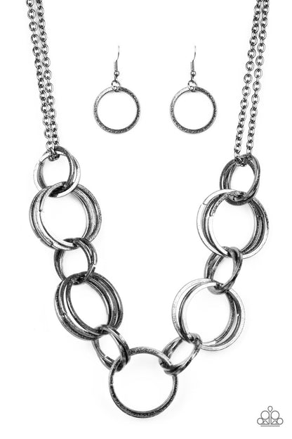 Jump Into The Ring - black - Paparazzi necklace