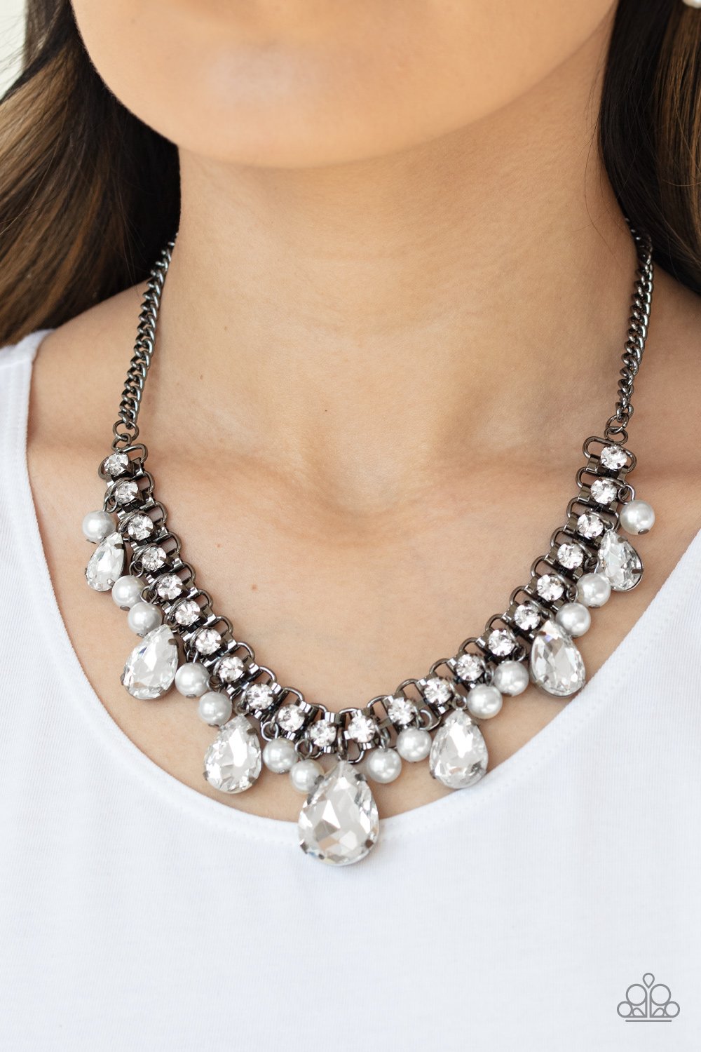 Knockout Queen - black - Paparazzi necklace