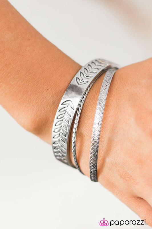 LEAF No Trace - Silver - Paparazzi bracelet