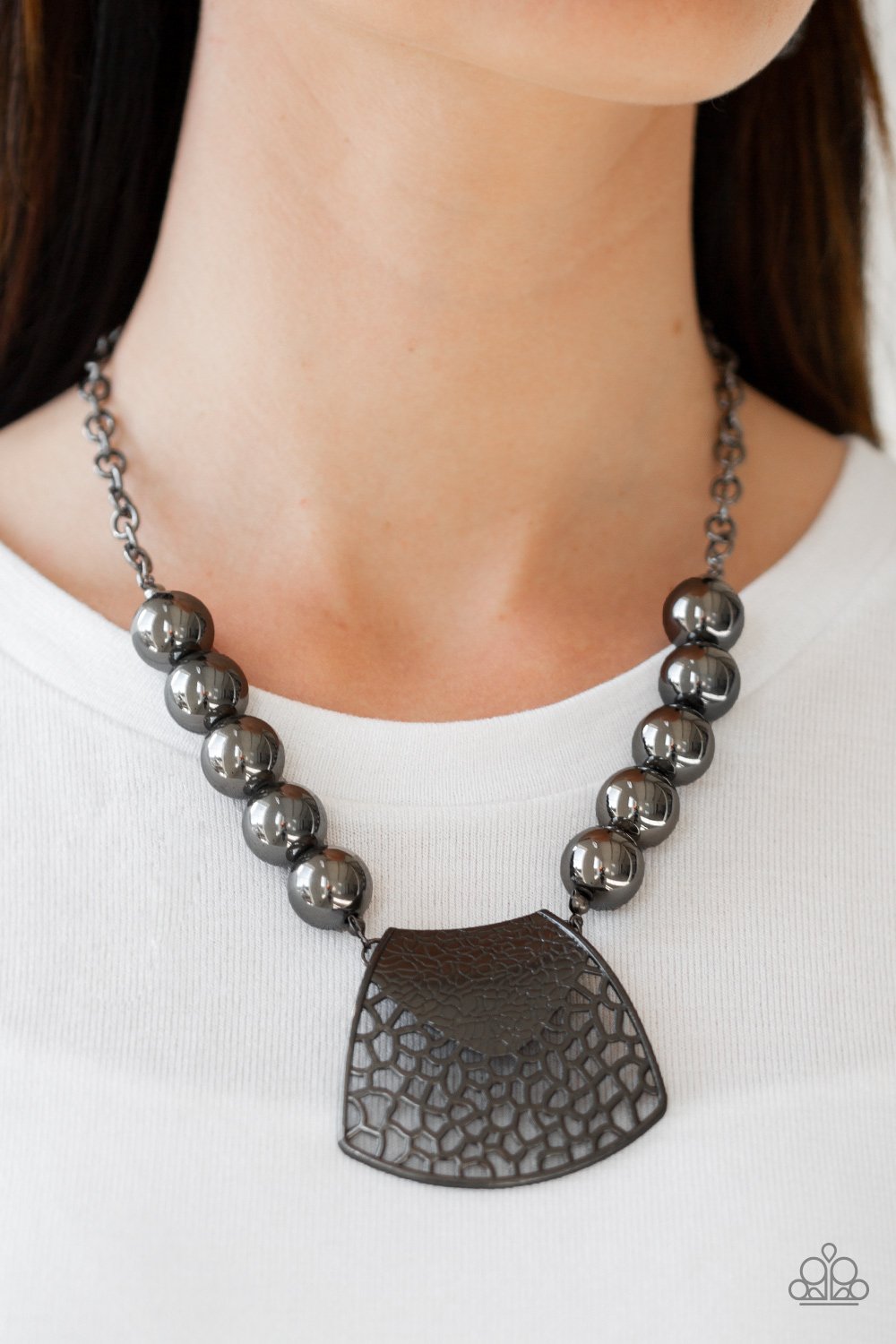 Large and In Charge - black - Paparazzi necklace