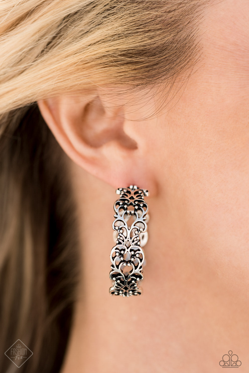 Laurel Wreaths - silver - Paparazzi earrings