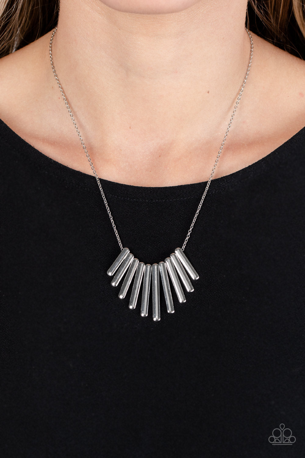 Leading MANE - silver - Paparazzi necklace