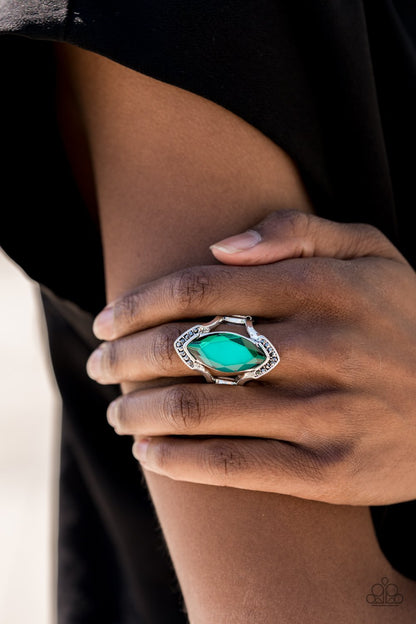 Leading Luster-green-Paparazzi ring