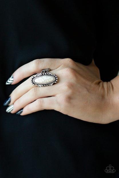 Leave No Trace - white - Paparazzi ring