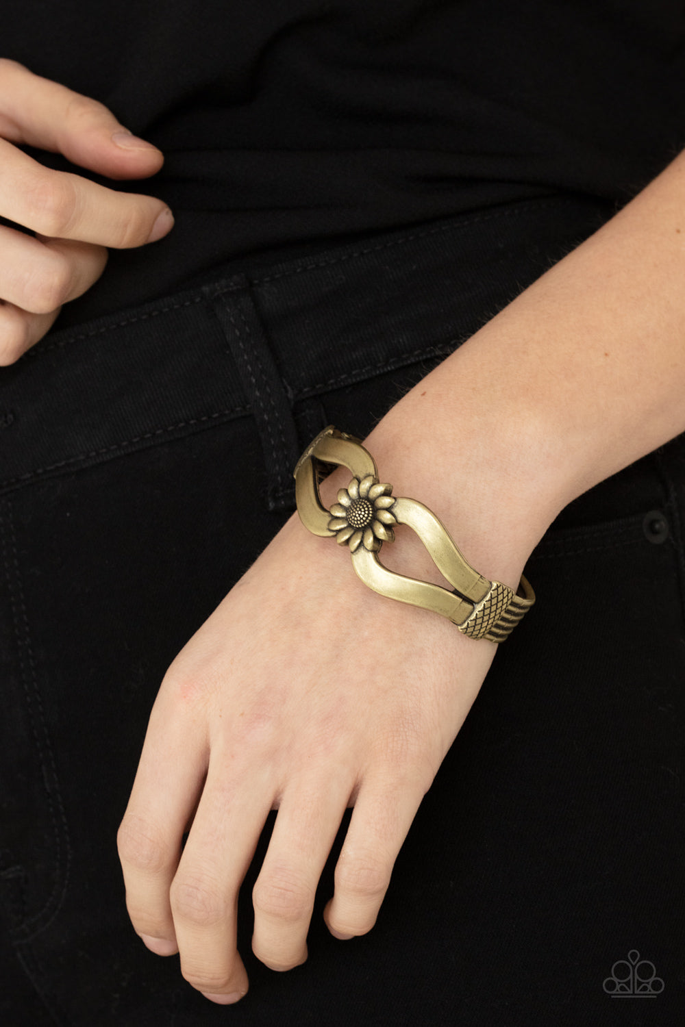 Let A Hundred SUNFLOWERS Bloom - brass - Paparazzi bracelet