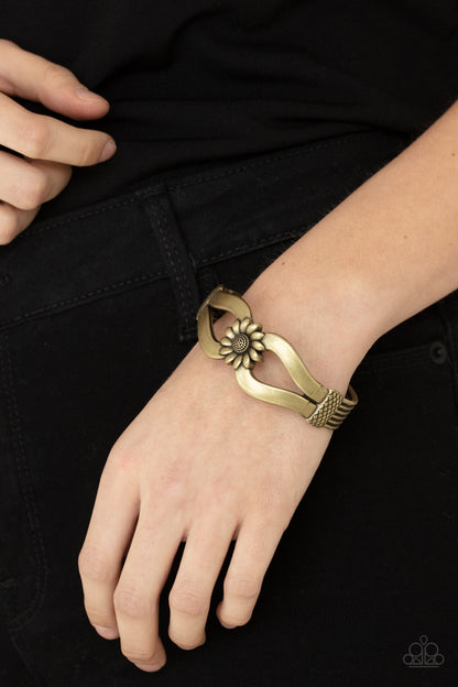 Let A Hundred SUNFLOWERS Bloom - brass - Paparazzi bracelet