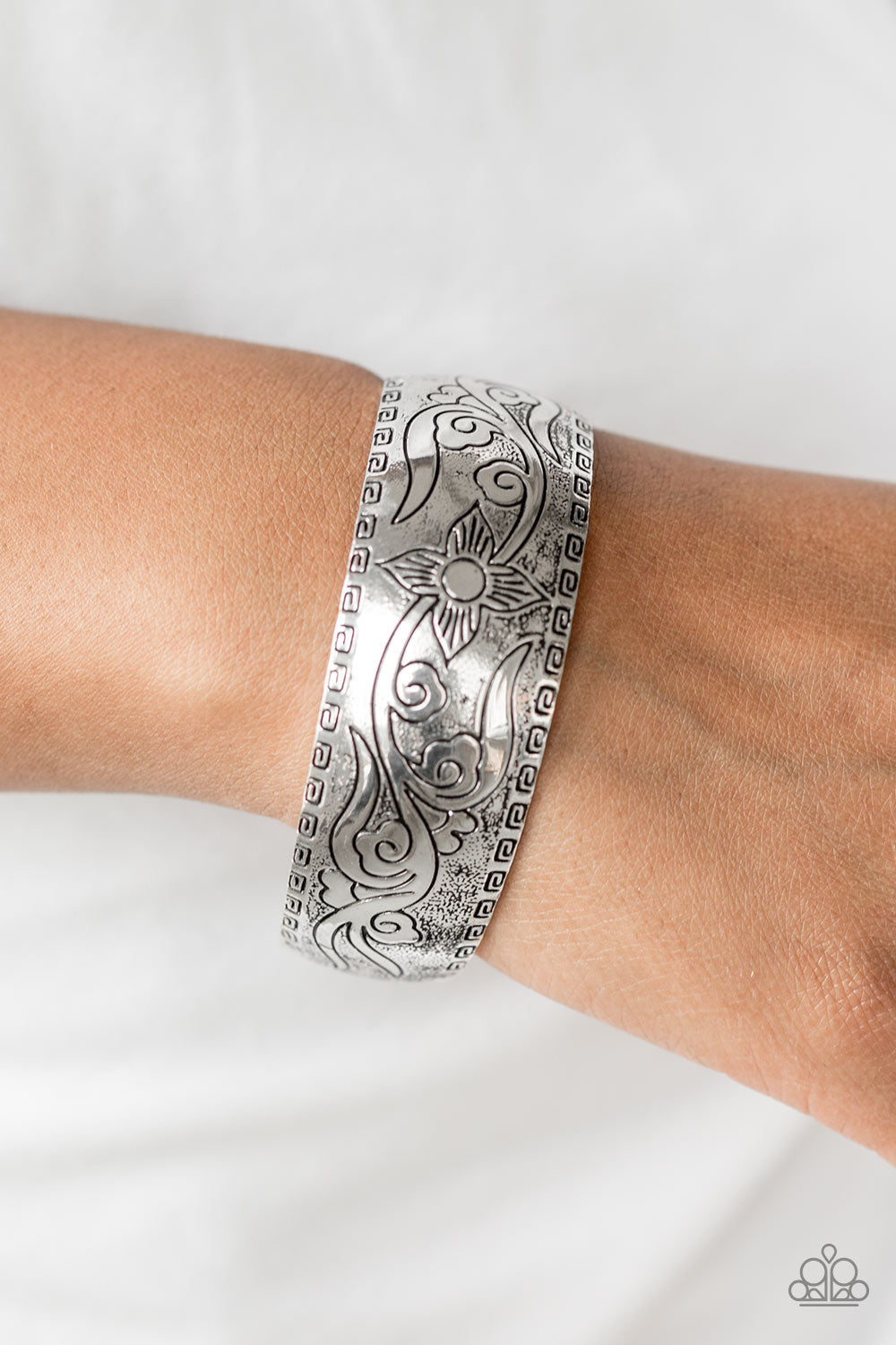 Lily of the Tribe - silver - Paparazzi bracelet