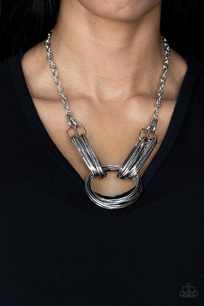 Lip Sync Links - silver - Paparazzi necklace