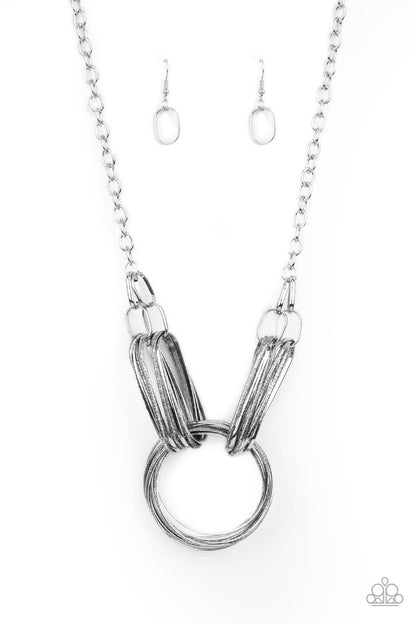 Lip Sync Links - silver - Paparazzi necklace