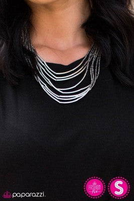 Living the GLEAM - Paparazzi necklace