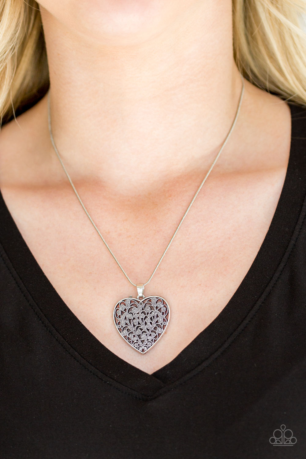 Look Into Your Heart - silver - Paparazzi necklace