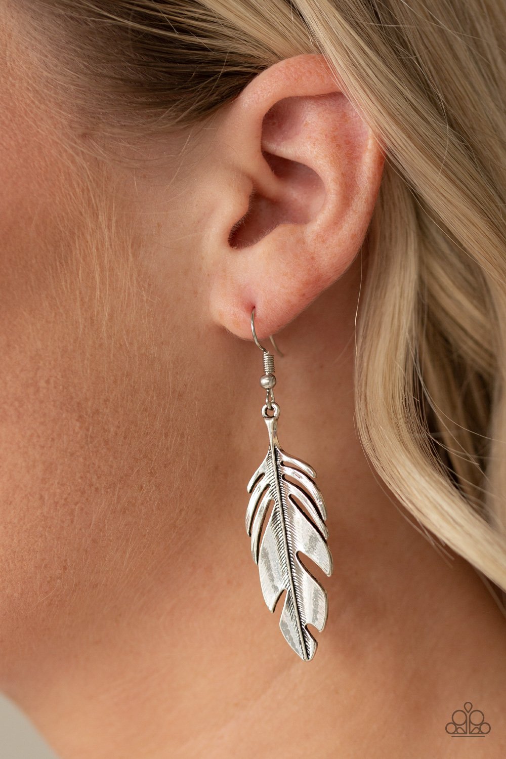 Lookin Fly - silver - Paparazzi earrings