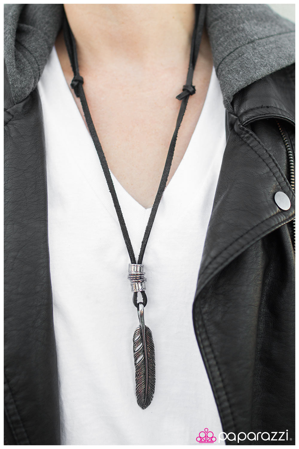 Looking Fly - Paparazzi necklace