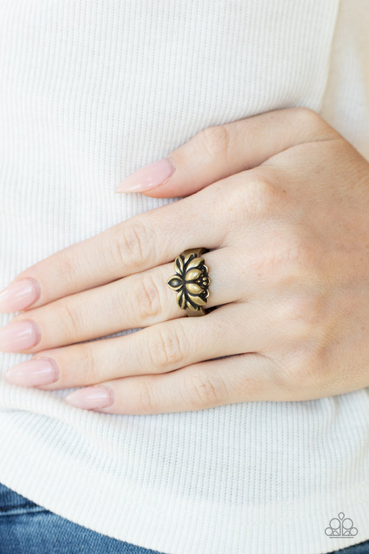 Lotus Crowns - brass - Paparazzi ring