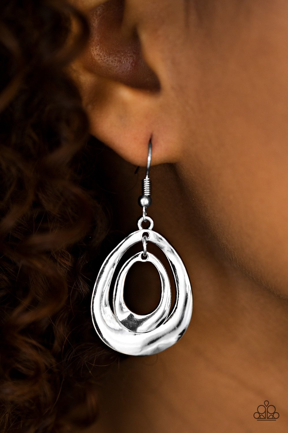 Magnificent Shine - silver - Paparazzi earrings