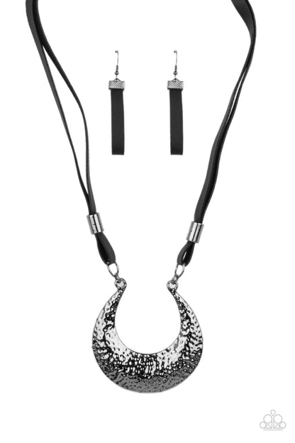 Majorly Moonstruck - black - Paparazzi necklace