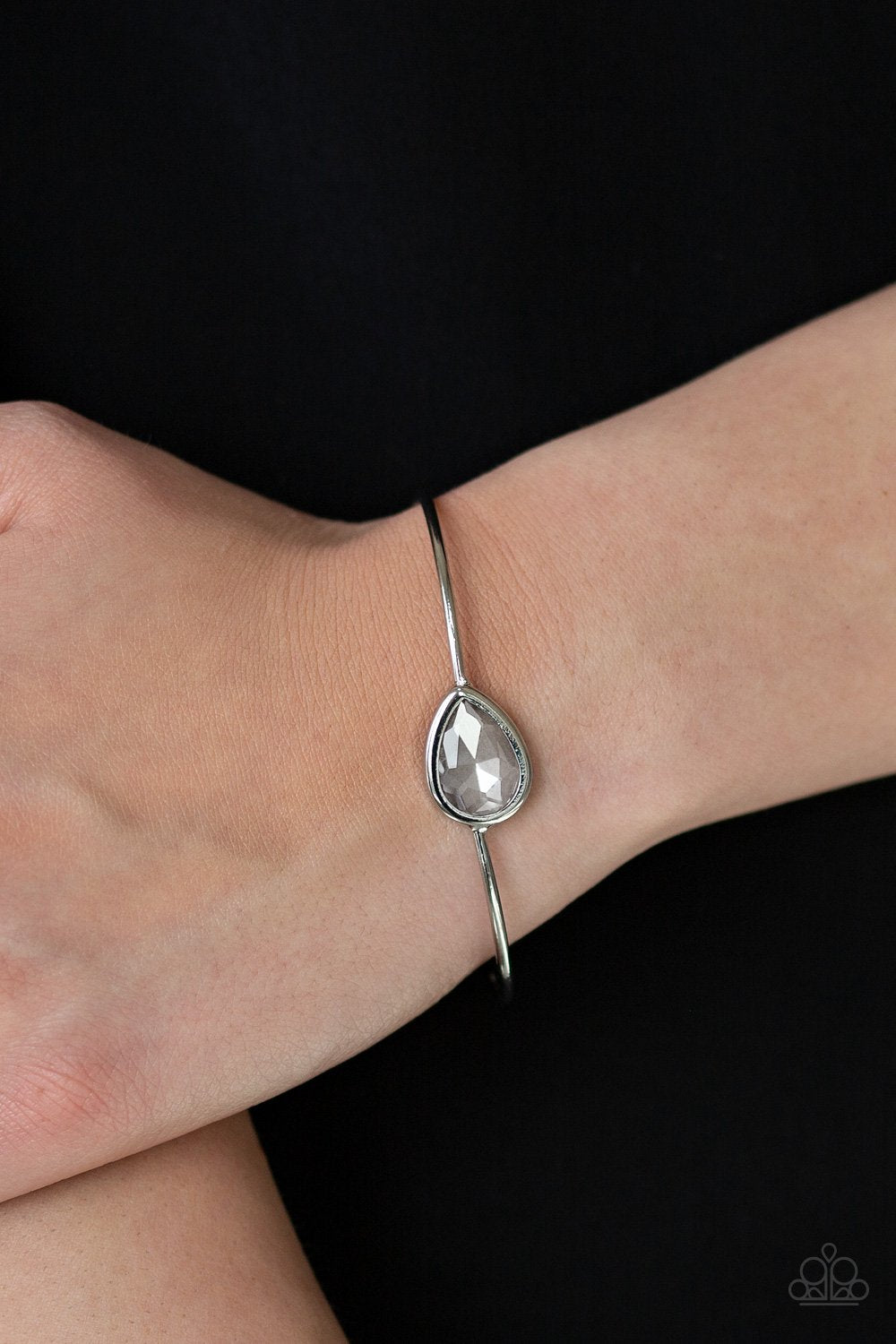 Make a Spectacle - silver - Paparazzi bracelet