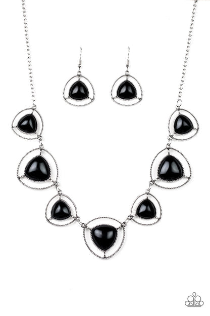 Make a Point - black - Paparazzi necklace