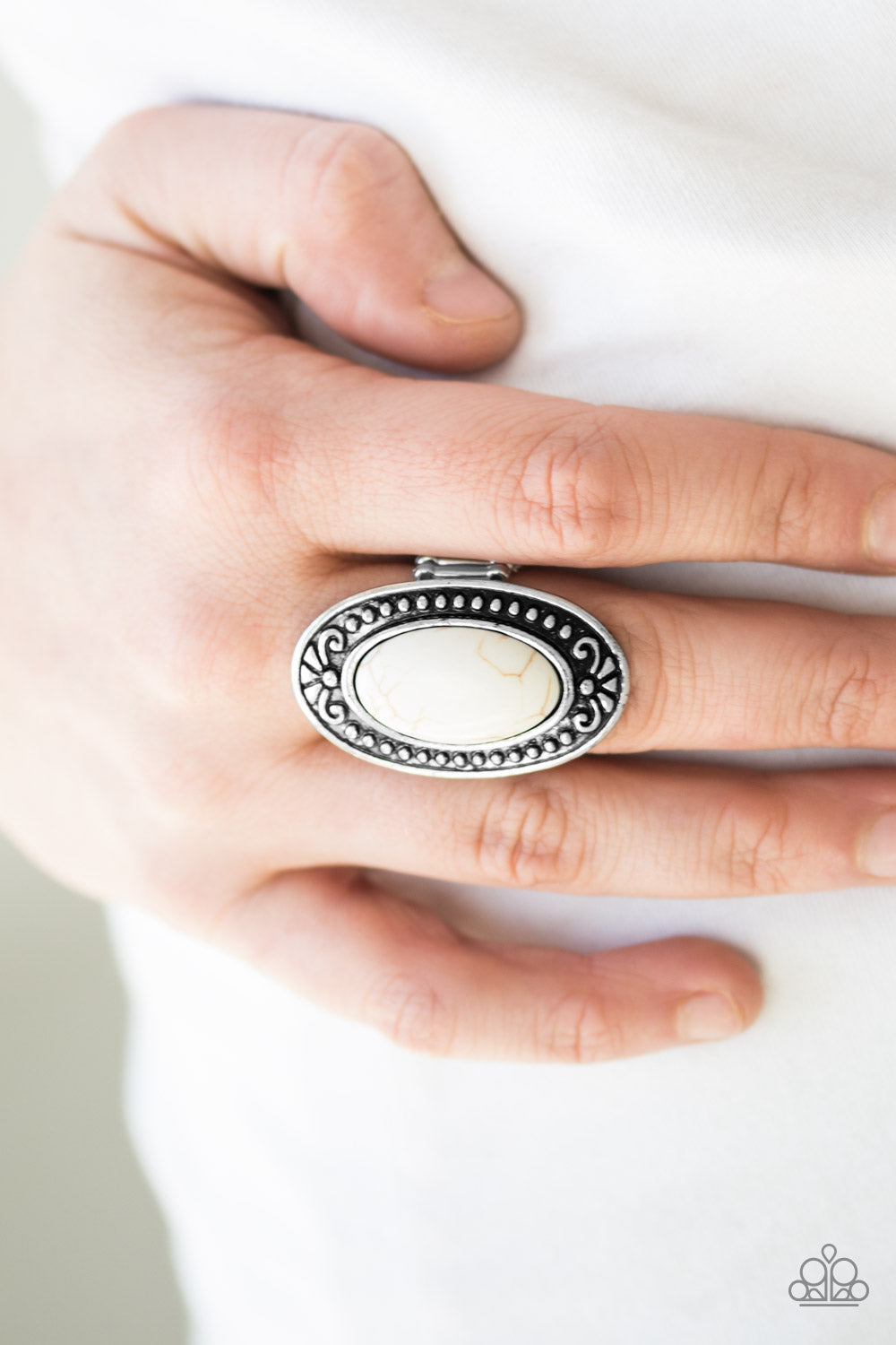 Mesa Meadows - white - Paparazzi ring