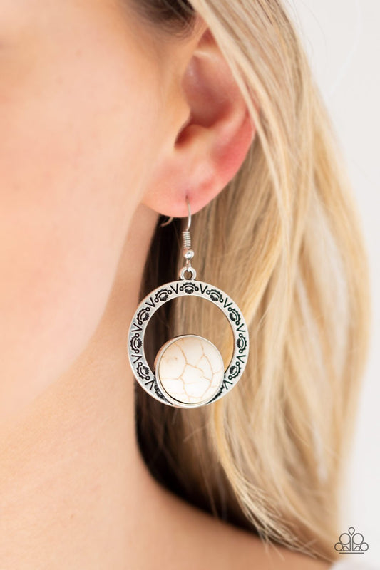Mesa Mood - white - Paparazzi earrings