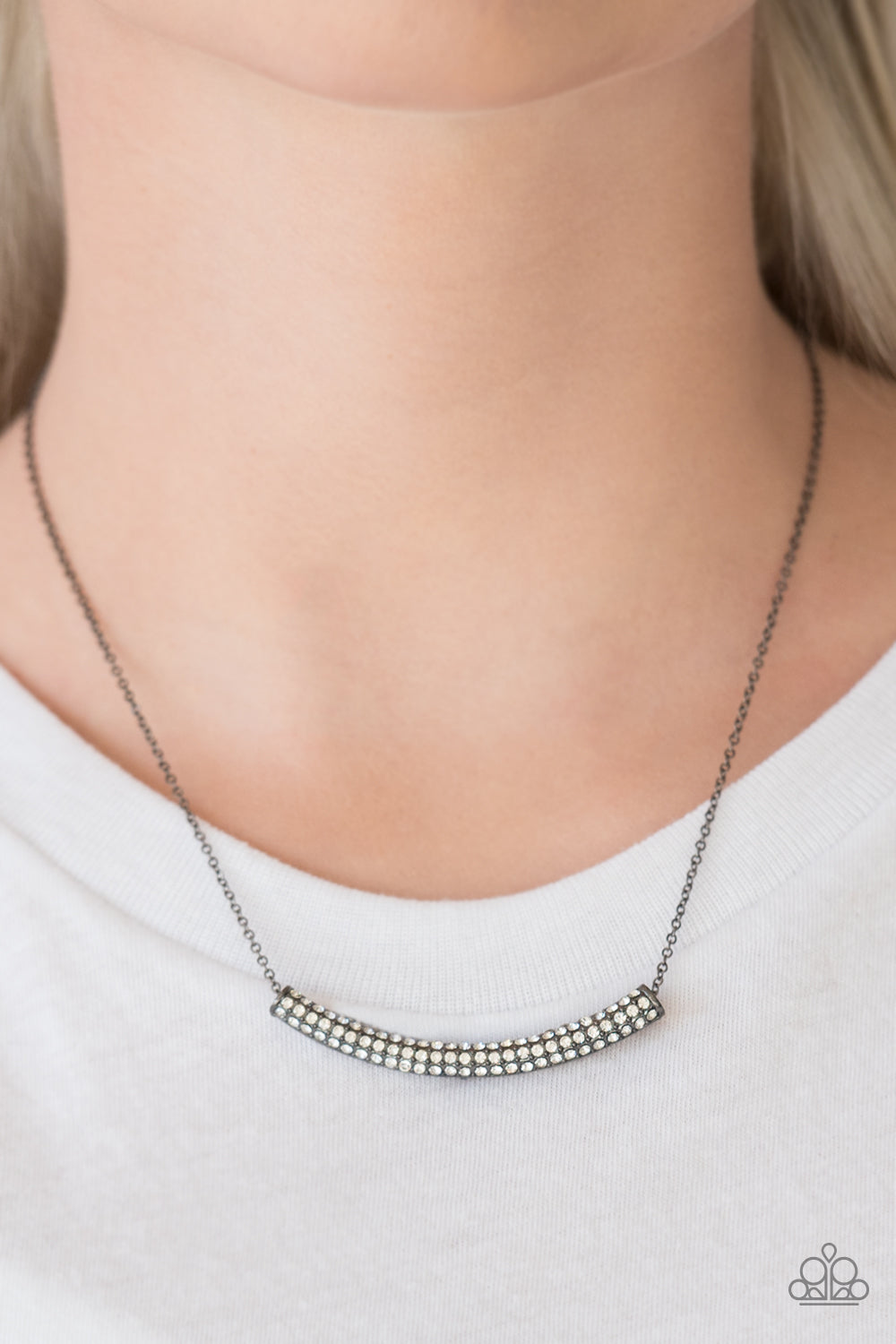 Metro Magnificence - black - Paparazzi necklace