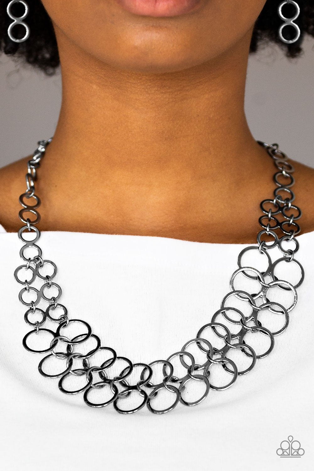 Metro Maven - black - Paparazzi necklace