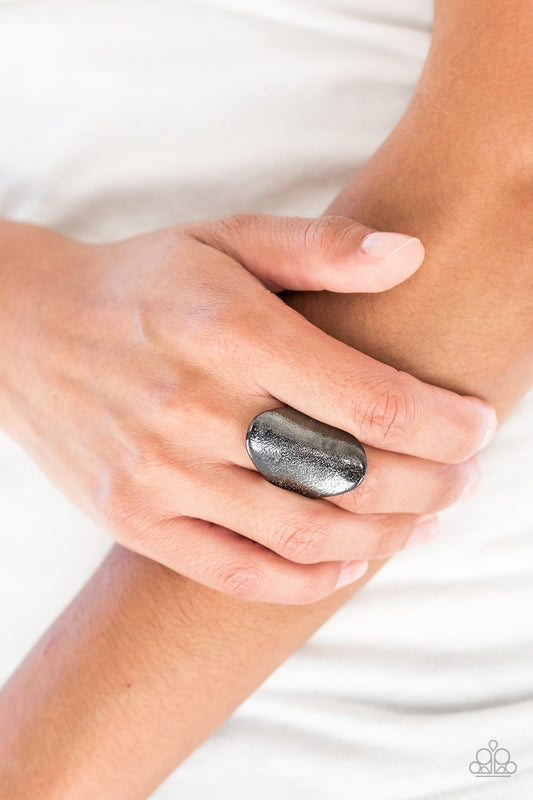 Metro Mirror-black-Paparazzi ring