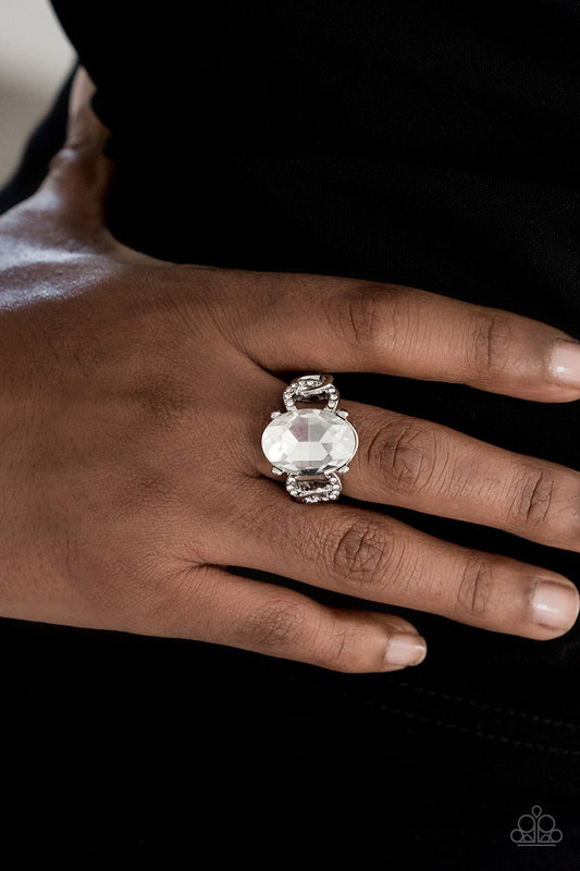 Million Dollar Diva - white - Paparazzi ring