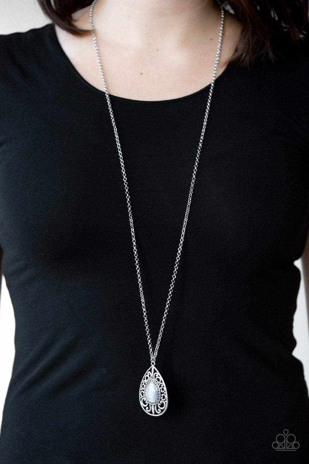 Modern Majesty - silver - Paparazzi necklace