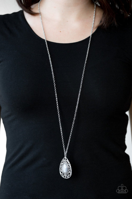 Modern Majesty - silver - Paparazzi necklace