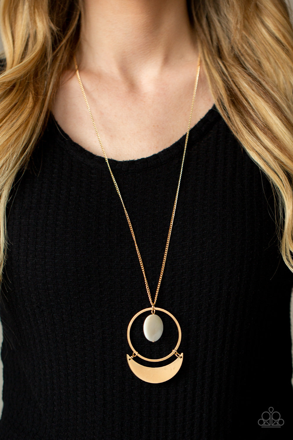 Moonlight Sailing - gold - Paparazzi necklace