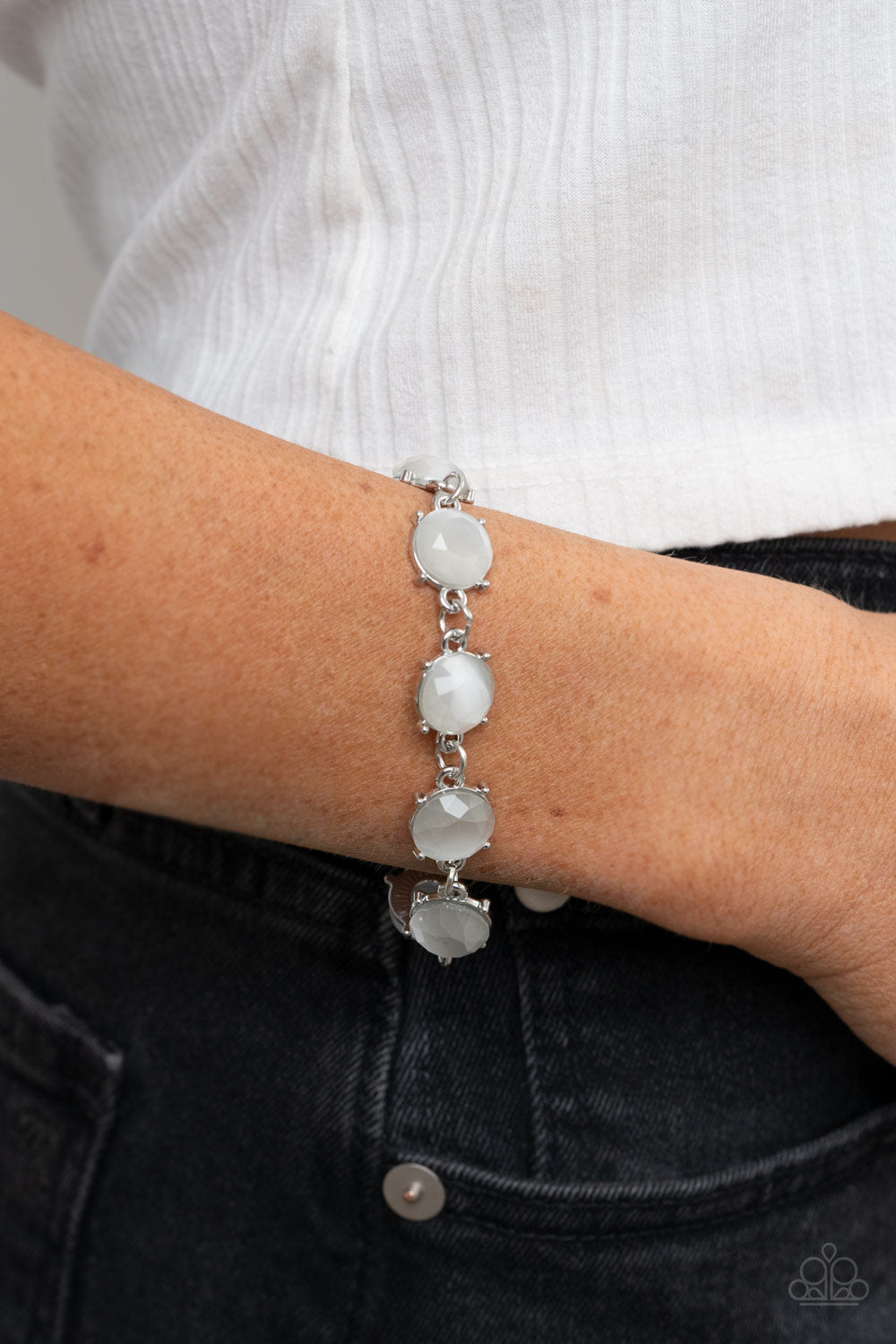 Ms. GLOW It All - white - Paparazzi bracelet
