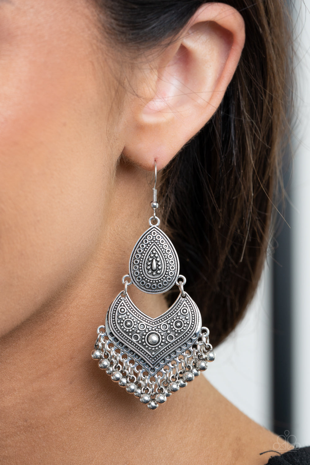 Music To My Ears - silver - Paparazzi earrings