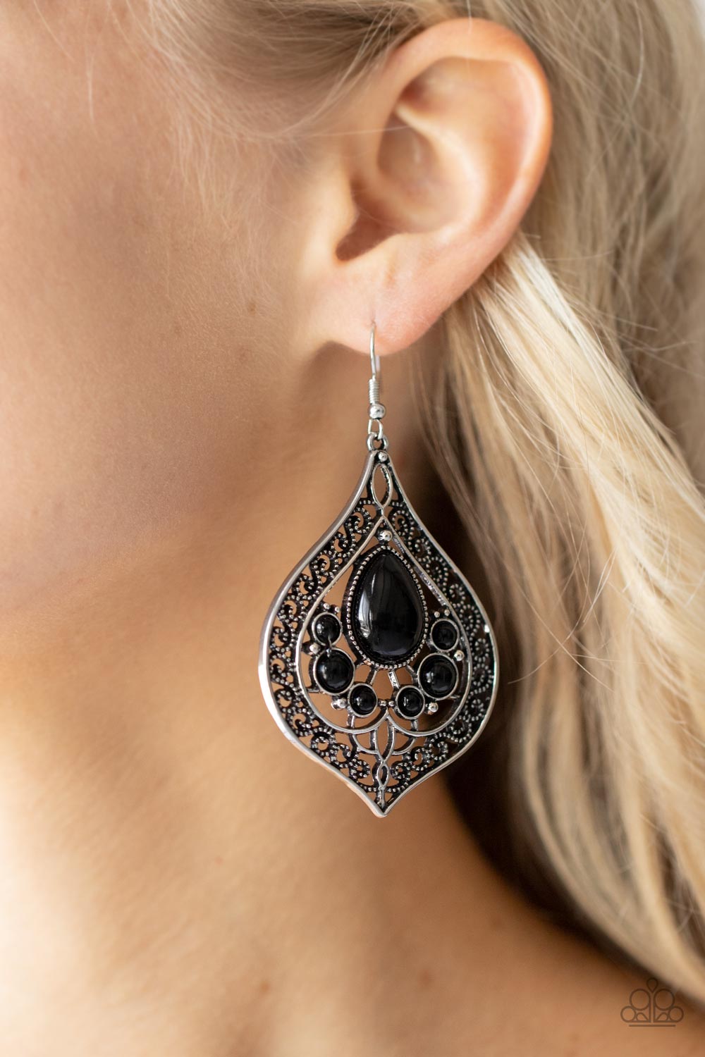 New Delhi Nouveau - black - Paparazzi earrings