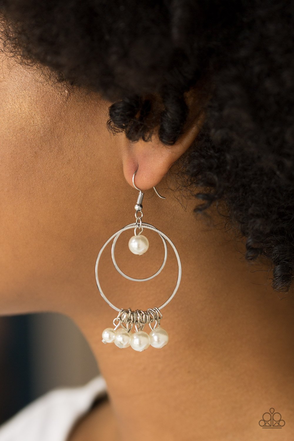 New York Attraction - white - Paparazzi earrings