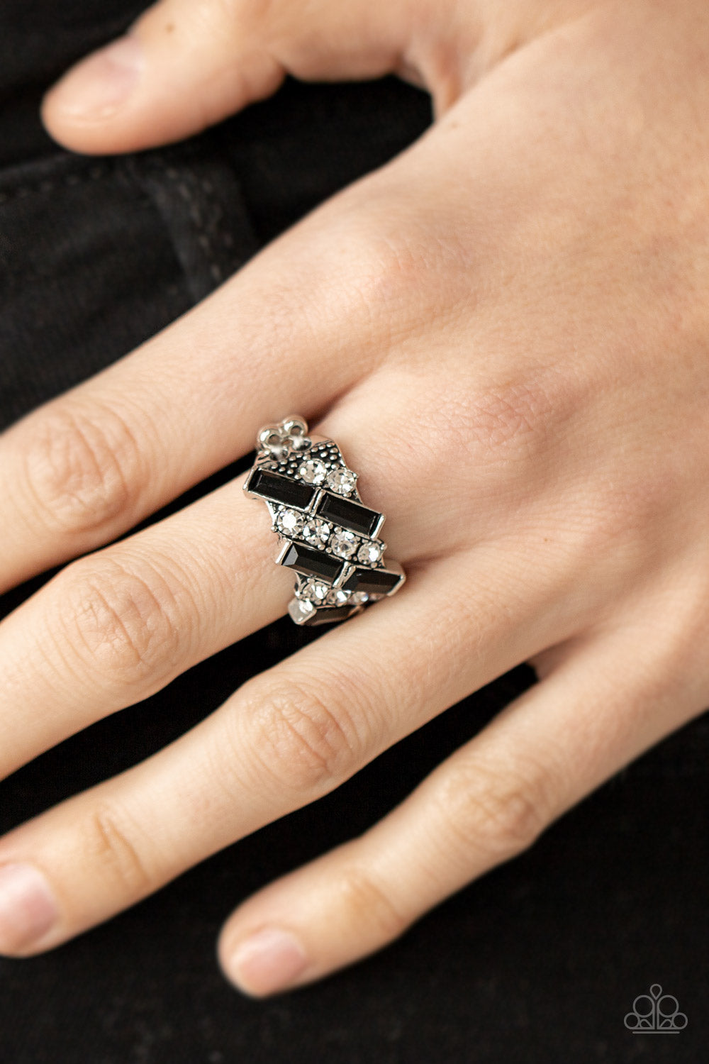 Noble Novelty - black - Paparazzi ring