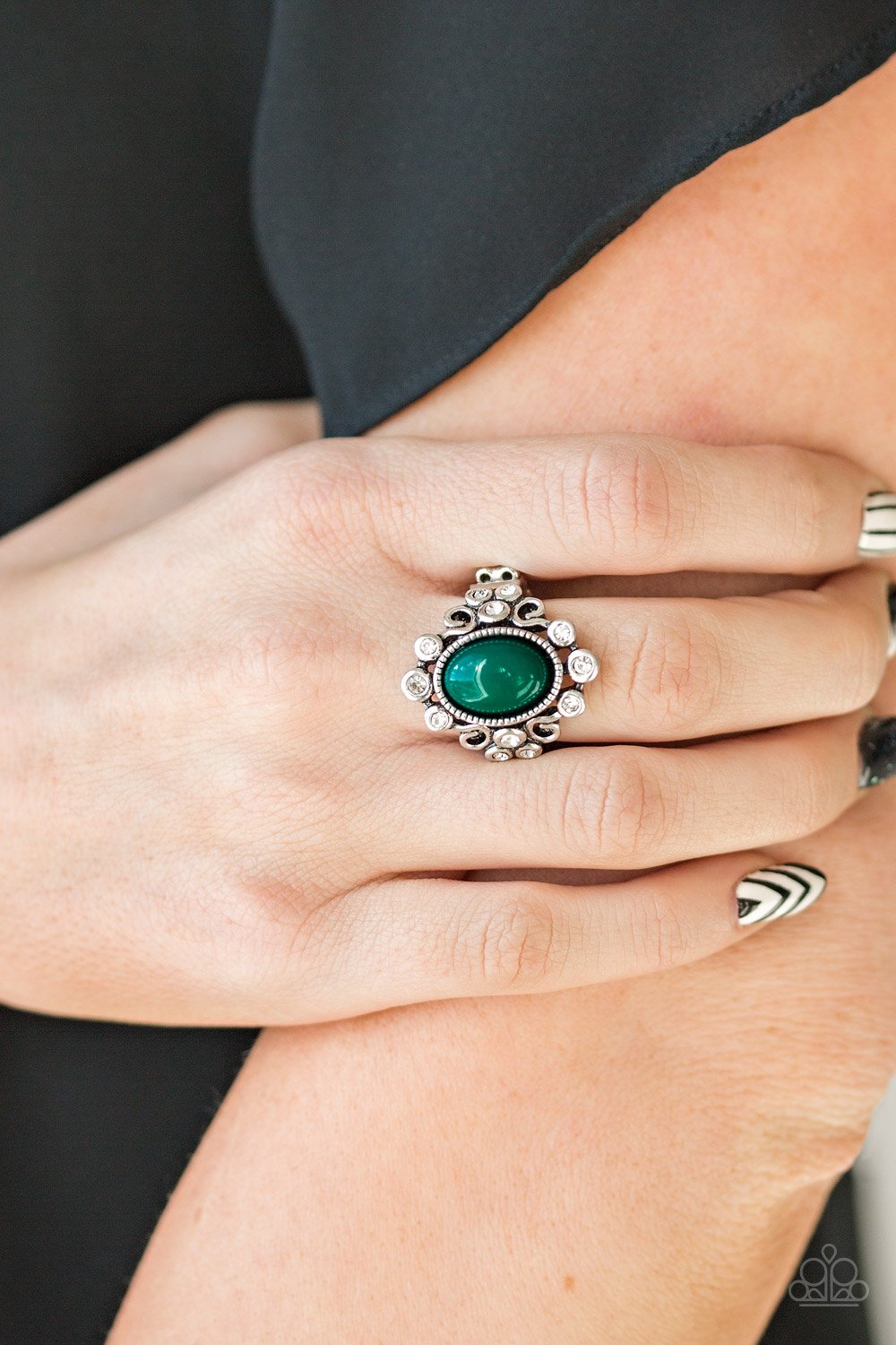 Noticeable Notable-green-Paparazzi ring