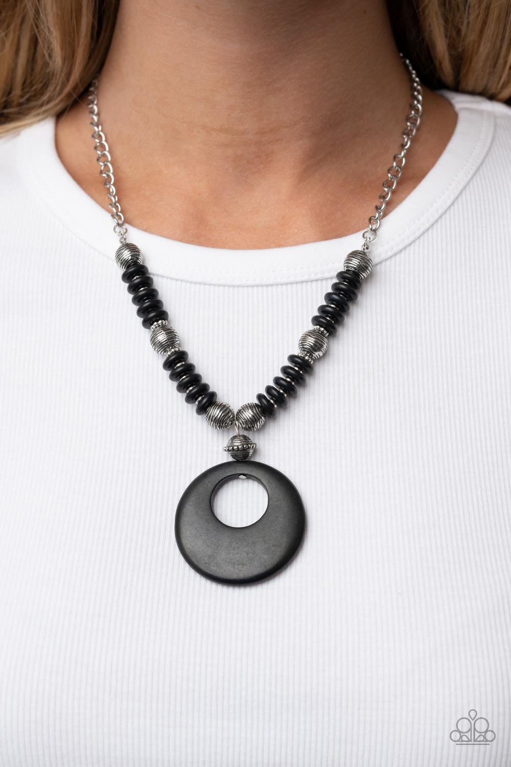 Oasis Goddess - black - Paparazzi necklace