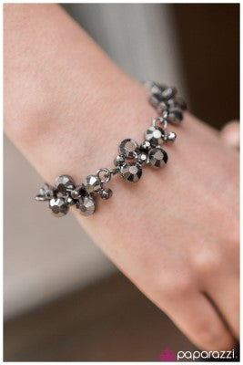 Old Hollywood - Black - Paparazzi bracelet