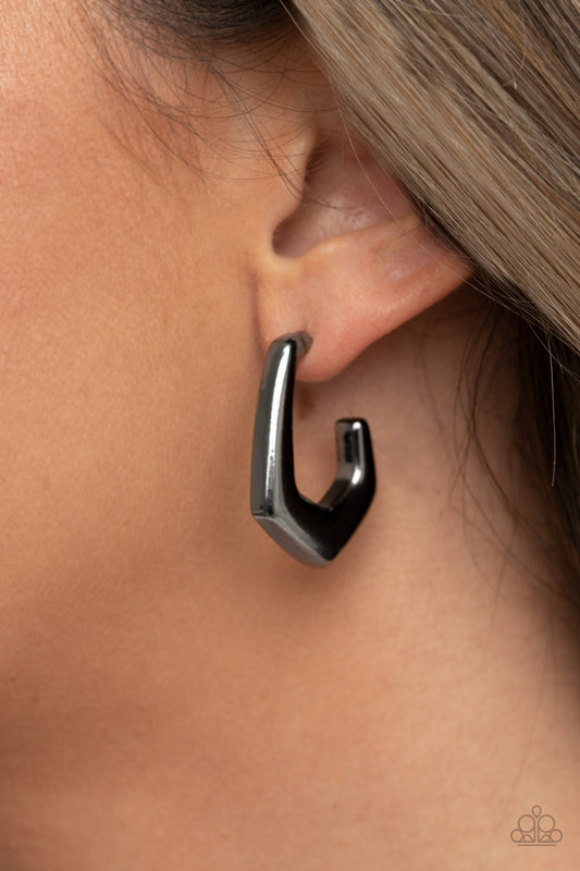 On The Hook - black - Paparazzi earrings