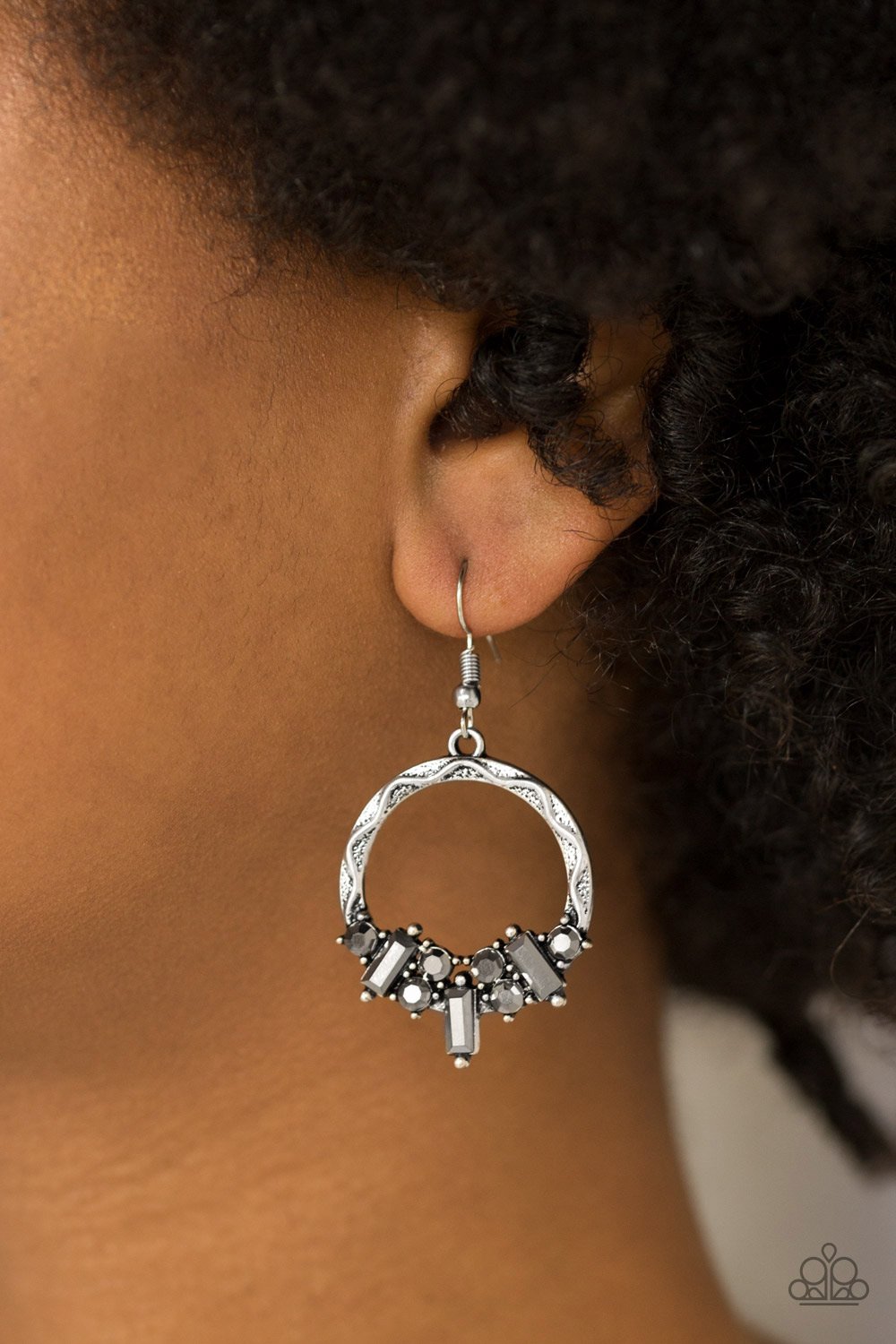 On the Uptrend - silver - Paparazzi earrings