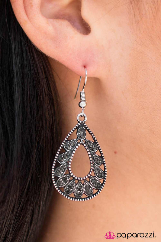 One Chic Chick -Silver - Paparazzi earrings
