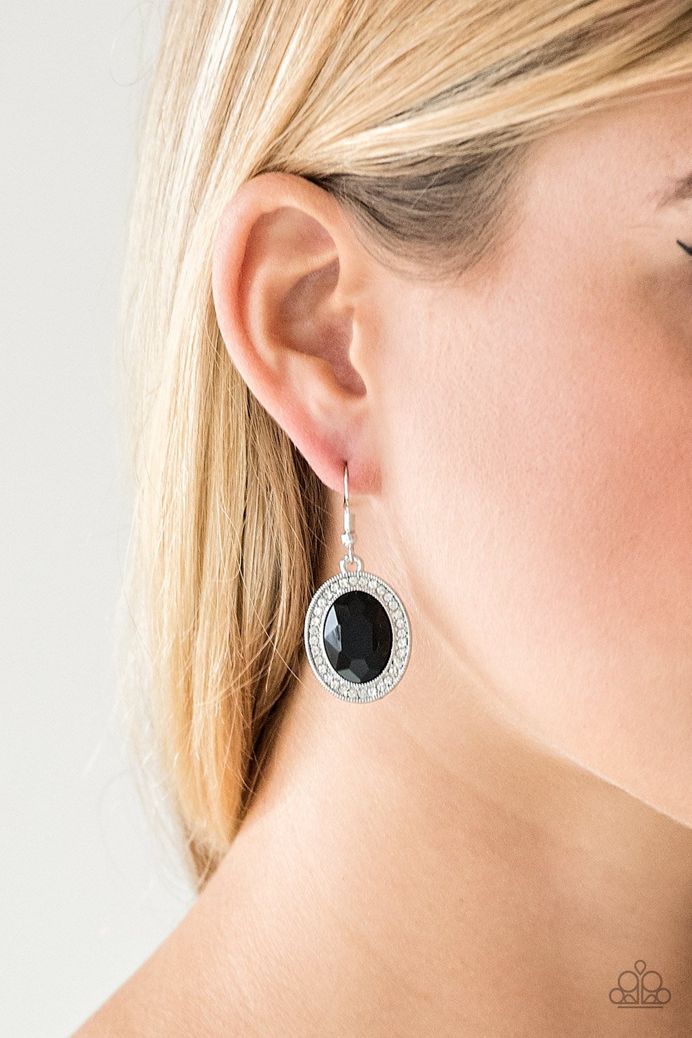 Only Fame in Town - black - Paparazzi earrings