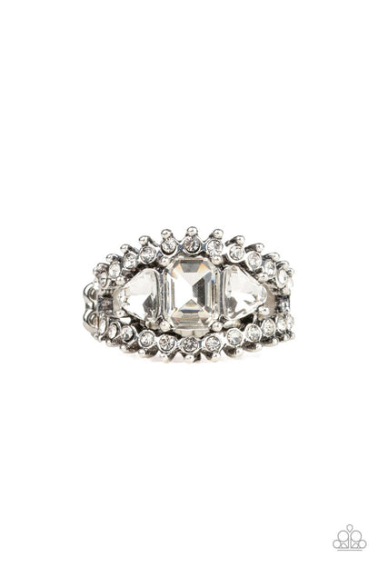 Packin Heat-white-Paparazzi ring