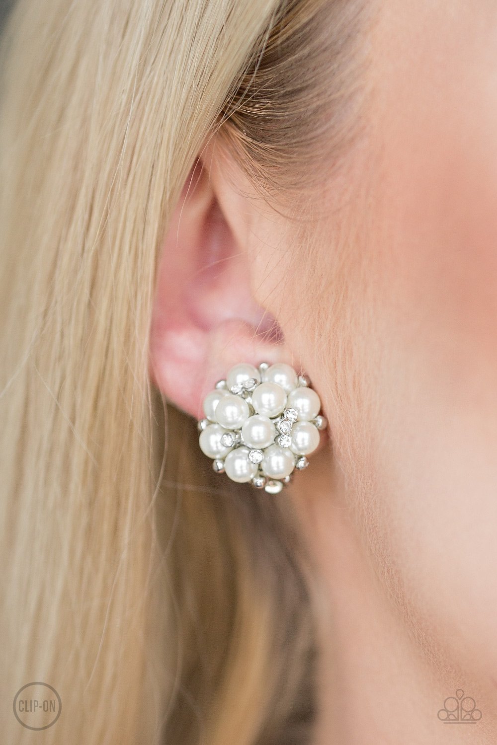 Par Pearl - white - Paparazzi CLIP ON earrings