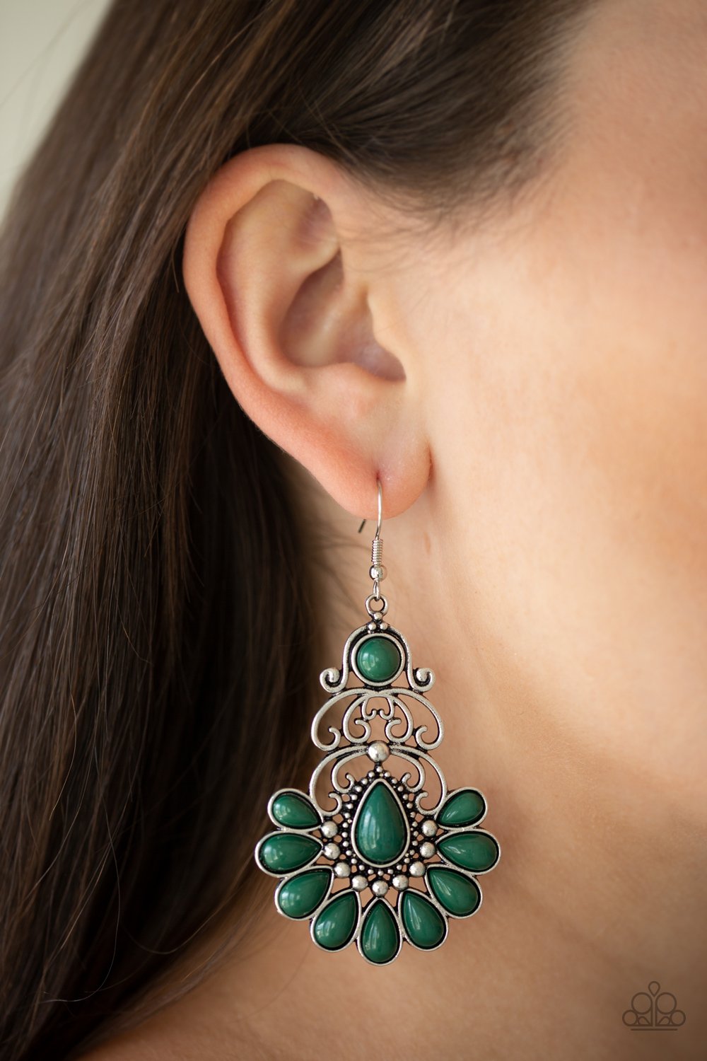 Paradise Parlor - green - Paparazzi earrings